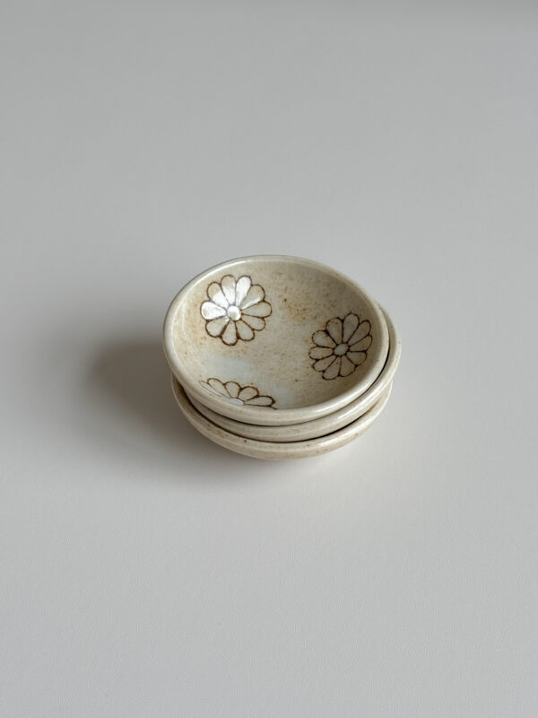 Daisy Sauce Bowl
