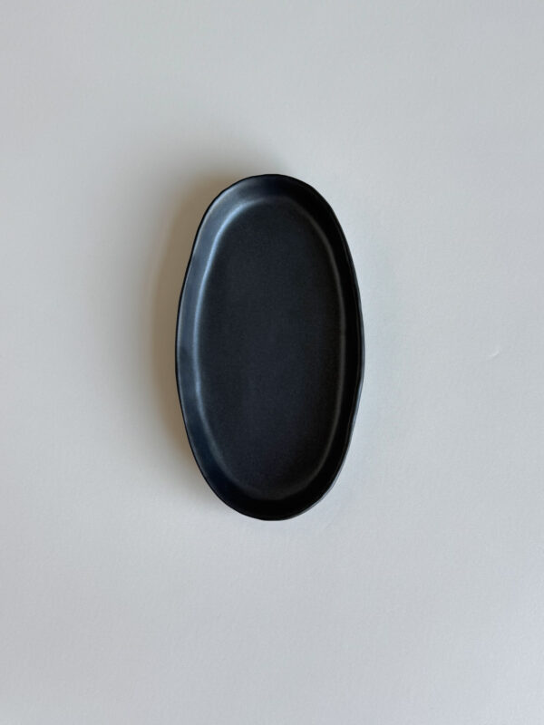 Black Shadow Oval Plate